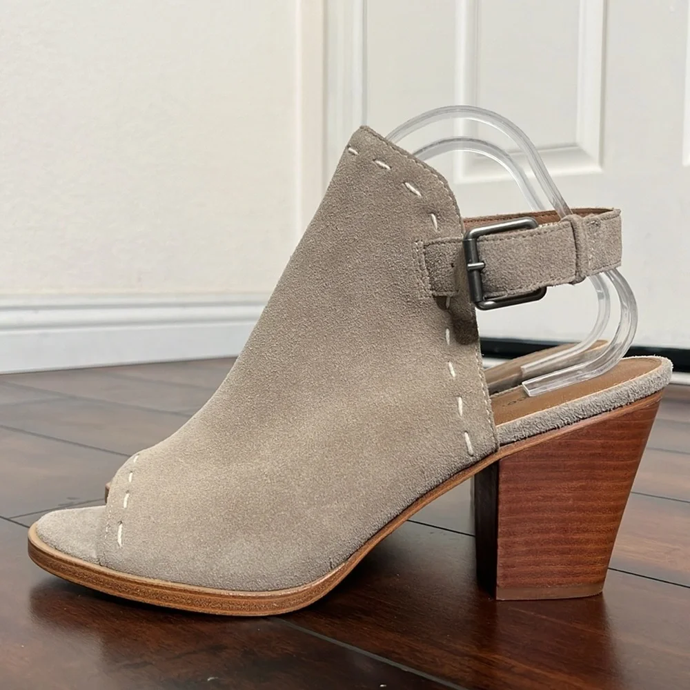 NWOB Frye & Co Donna Suede Peep Toe Ankle Booties in Ash Light Tan Size 11 Boho